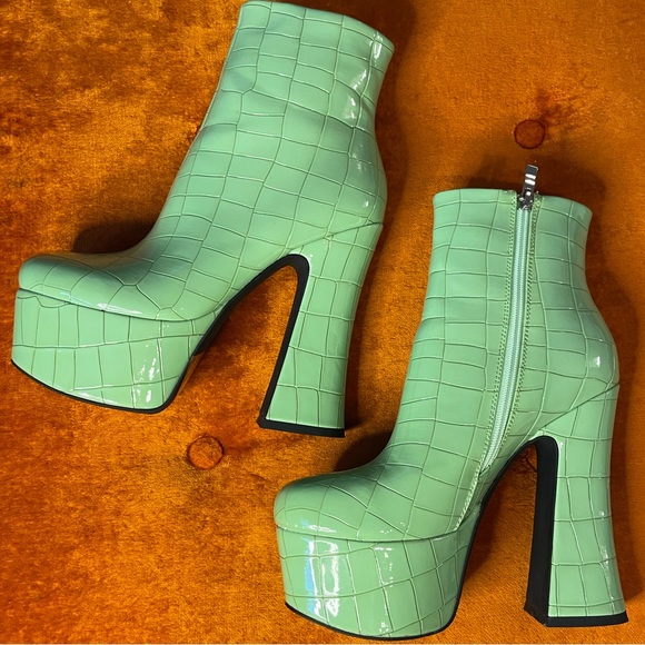 SOLD Azalea Wang Platform Boots - Picture 1 of 8